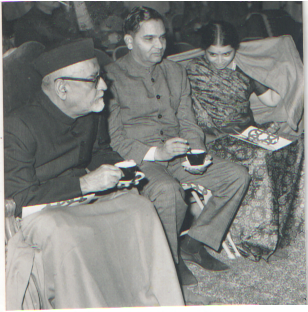 President of Triveni Kala Sangam Vidyaben Shah with President of India Zakir Hussain and Manubhai Shah at a function at Triveni in 1967 